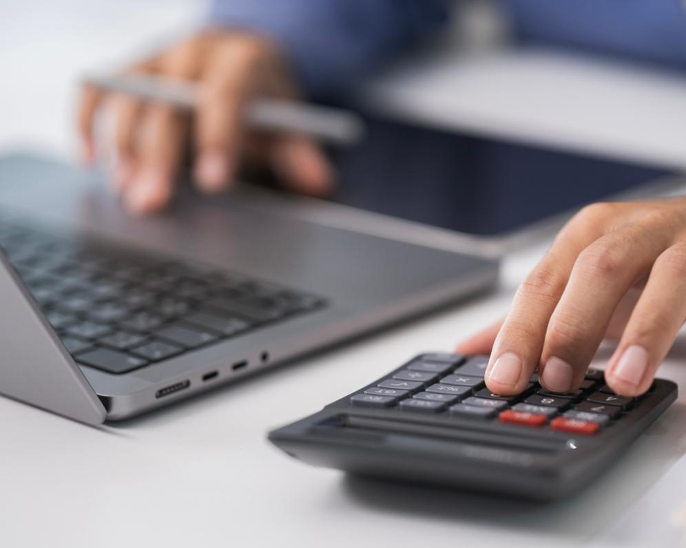 Daňové přiznání online: Využijte květnový termín a plánujte úspory pro příští rok